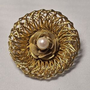 Vintage Gold Wire Flower Brooch with Pearl Center